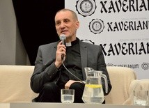 Ks. Krzysztof Grzywocz w jezuickim ośrodku  „Xaverianum” w Opolu.