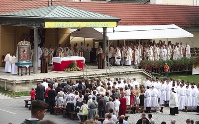 Błogosławieństwo otrzymało w tym roku 79 animatorów i ceremoniarzy parafialnych.