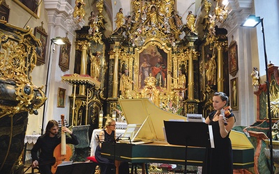 Jeden z występów odbył się w Łapszach Wyżnych.
