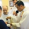 Ks. Salvador udzielił chrztu św. dziecku małżeństwa zaangażowanego w działalność misyjną, m.in. w Afryce.