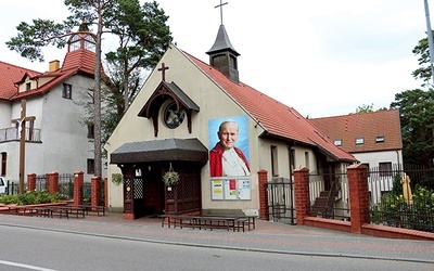 Jedną ze wskazanych świątyń jest kościół w Krynicy Morskiej  w parafii ojców franciszkanów.