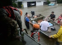 W Houston wprowadzono godzinę policyjną