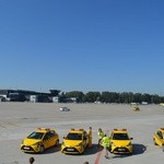 Nowe samochody "follow me" w Kraków Airport