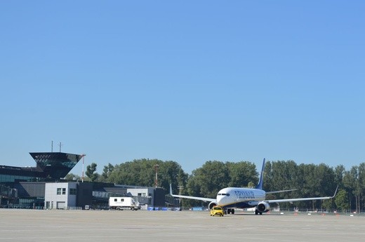 Nowe samochody "follow me" w Kraków Airport