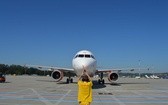 Nowe samochody "follow me" w Kraków Airport