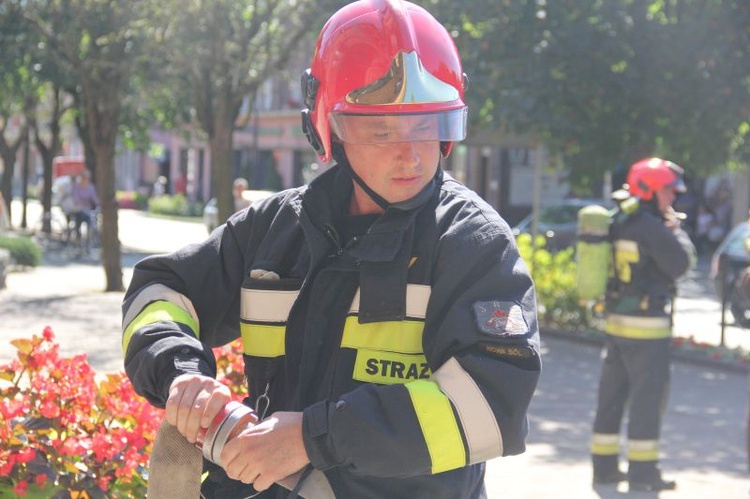 Ćwiczenia strażaków w kościele w Nowej Soli