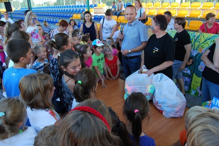 Zabawa dziadków i wnuków