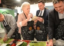 W warsztatach kulinarnych udział wzięli pracownicy UM i władze Skierniewic z prezydentem Krzysztofem Jażdżykiem