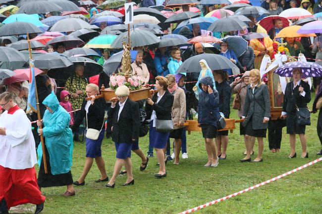 Uroczysta suma w Wąwolnicy