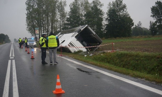 Wypadek autokaru z pielgrzymami