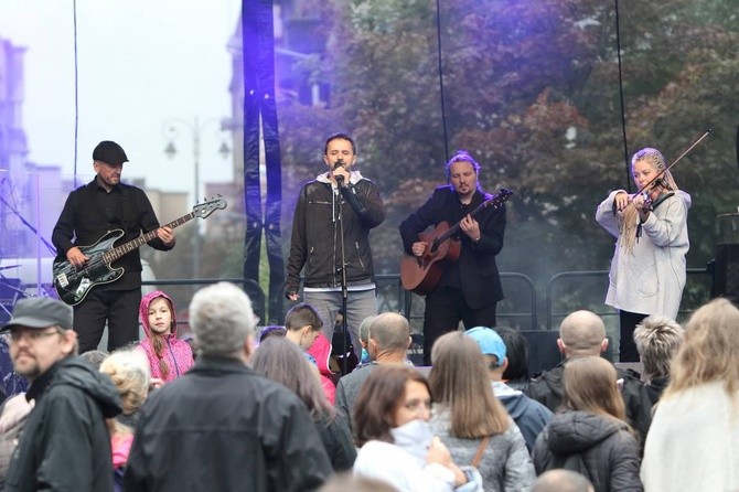 Muzyka przez duże eM koncert