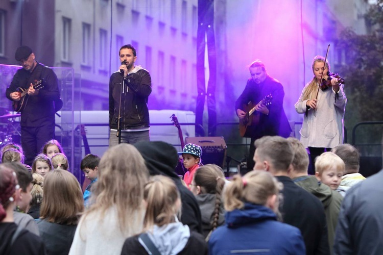 Muzyka przez duże eM koncert