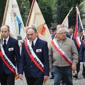 W niedzielę związkowcy składali kwiaty pod pomnikami Solidarności, bł. ks. Jerzego Popiełuszki, św. Jana Pawła II i uczestniczyli w Eucharystii. 