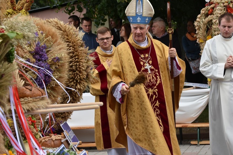 Diecezjalne dożynki w Lutomii Dolnej