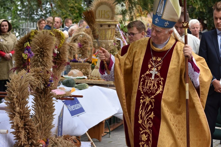 Dożynki diecezjalne w Lutomii Dolnej