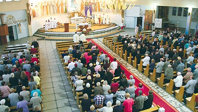 Eucharystia za zaginionego kapłana w kościele NMP Królowej Świata w Kędzierzynie-Koźlu.