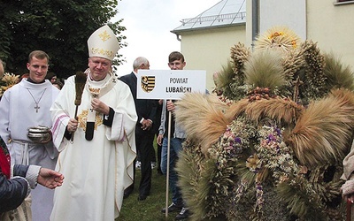 ▲	Błogosławieństwo dożynkowych wieńców.