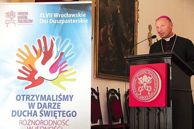 ▲	Jednym z prelegentów był bp Marek Solarczyk z diecezji warszawsko-praskiej.