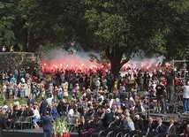 Na Błonia przyszły tysiące lubinian, m.in. górników i kibiców Zagłębia Lubin.