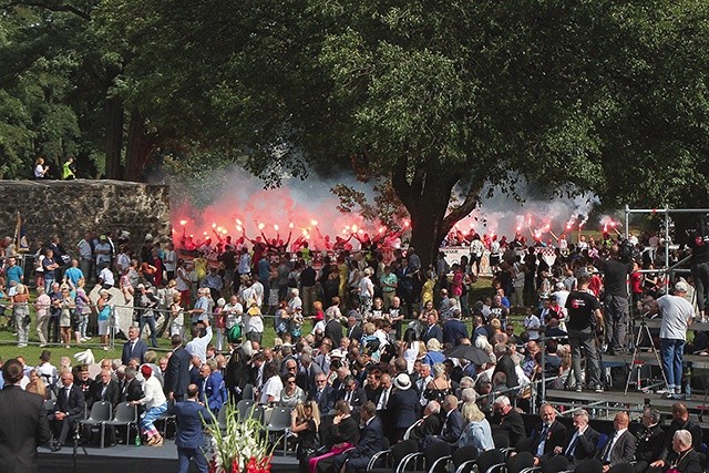 Na Błonia przyszły tysiące lubinian, m.in. górników i kibiców Zagłębia Lubin.