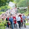 ▲	Ponad 300 osób uczestniczyło w zorganizowanej przez pana Jarka i mieszkańców Jamnicy Drodze Krzyżowej 
