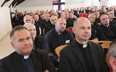 Formacja duszpasterska obejmuje wszystkich duchownych pracujących w diecezji.