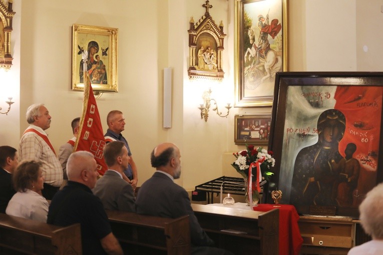 Obraz i relikwie podczas ostatniej modlitwy w Bielsku-Białej.