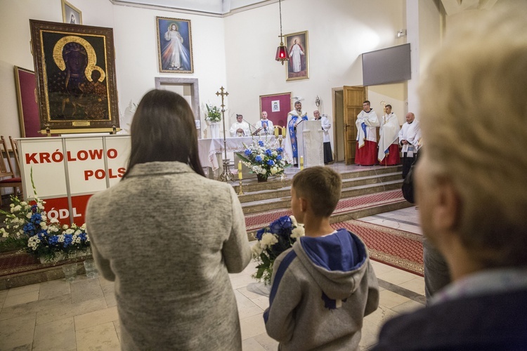 Józefów: Ikona w deszczu i gorące powitanie