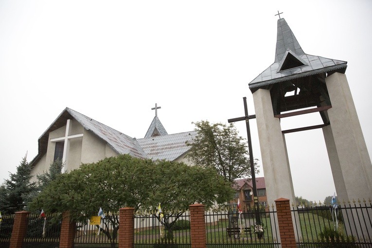 Józefów: Ikona w deszczu i gorące powitanie