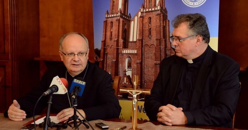 Przy relikwiach Krzyża Świętego