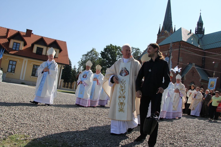 Procesja do ołtarza