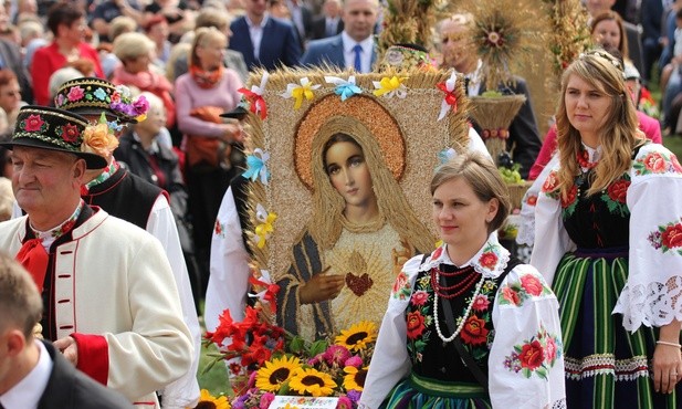 Odpust w Domaniewicach połączony jest z dożynkami. 