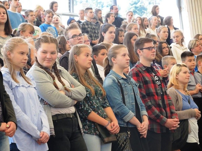 Młodzi w amfiteatrze pod Grojcem w Żywcu 2017