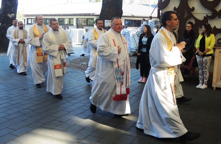 Młodzi w amfiteatrze pod Grojcem w Żywcu 2017