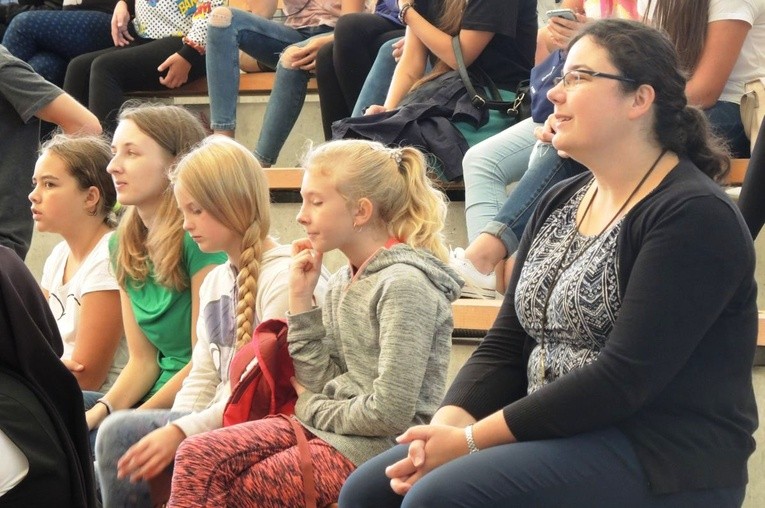 Młodzi w amfiteatrze pod Grojcem w Żywcu 2017