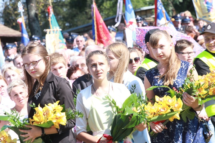 Msza święta, procesja z darami, procesja do kościoła