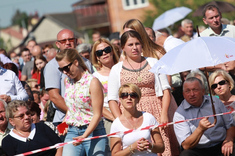 Msza święta, procesja z darami, procesja do kościoła