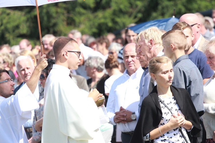 Msza święta, procesja z darami, procesja do kościoła