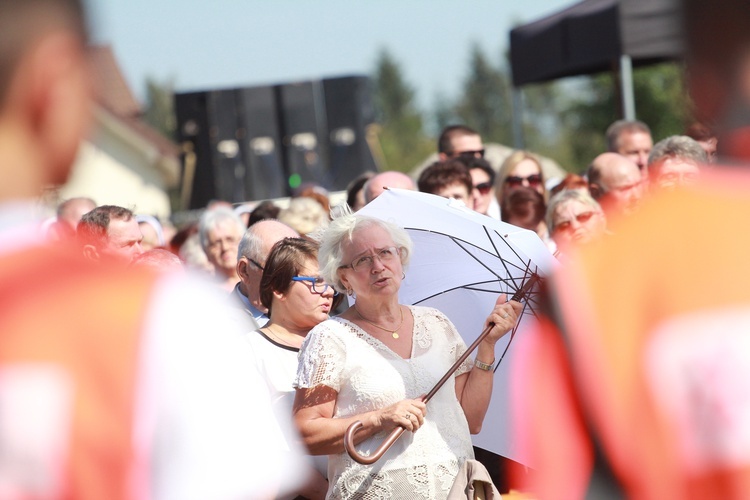 Msza święta, procesja z darami, procesja do kościoła