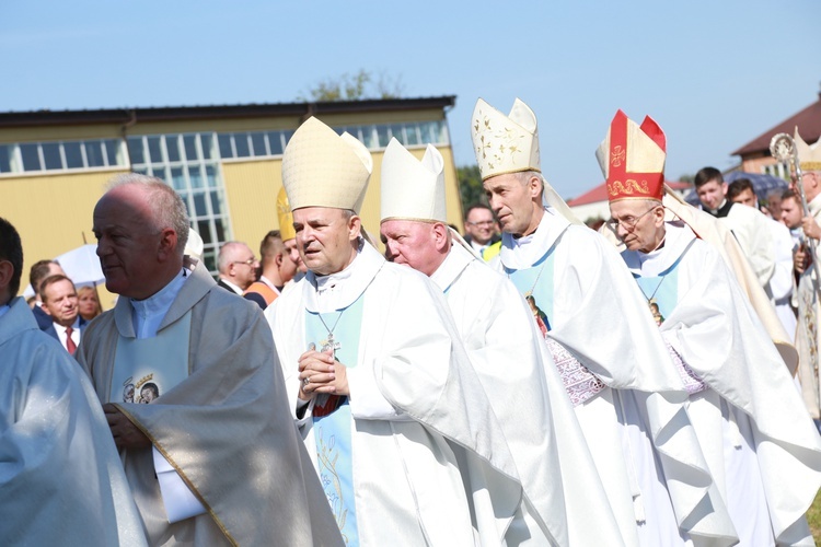 Msza święta, procesja z darami, procesja do kościoła