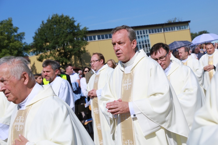 Msza święta, procesja z darami, procesja do kościoła