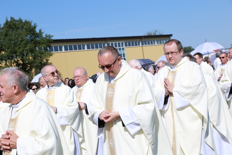 Msza święta, procesja z darami, procesja do kościoła