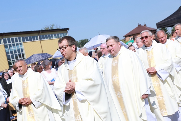 Msza święta, procesja z darami, procesja do kościoła