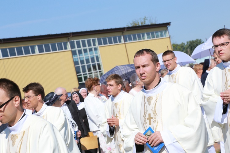 Msza święta, procesja z darami, procesja do kościoła