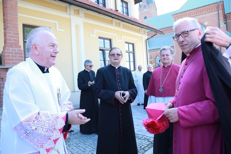 Oczekiwanie na koronację i czuwanie