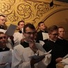 Klerycy zaśpiewali hymn o Matce Bożej