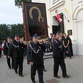 Matko, zajrzyj choćby przez okno...