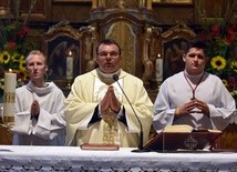 Liturgii przewodniczył ks. Krzysztof Iwaniszyn, proboszcz z Nowej Rudy Słupiec.