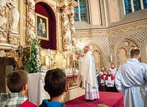 – Kiedy idziemy za Nią, mamy pewność,  że wchodzimy  na najlepsze drogi  – mówił bp Edward Dajczak.  