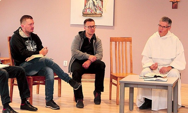 Jak zachwycać się więziami z ludźmi, podpowiadał o. Jędrzejewski. 